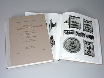 Vom Museum in die Bibliothek: aktuelle CVA-Bände (Foto Schmidt)